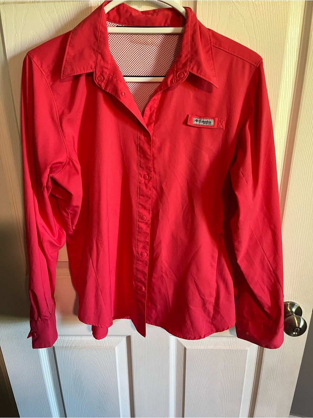 Columbia Women's Bright pink Long-Sleeve Button-Up Shirt